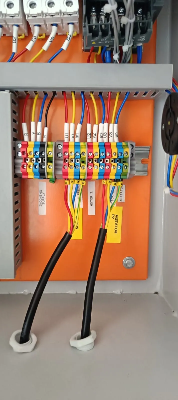 Labelled terminal block wiring for incoming supply, feeder motor and agitator circuits